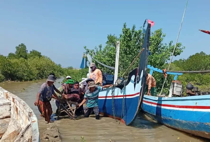 Dua Nelayan Sampang Selamat Setelah Terapung 12 Jam di Laut Berkat Tabung Gas Foto BeritaJatim.com