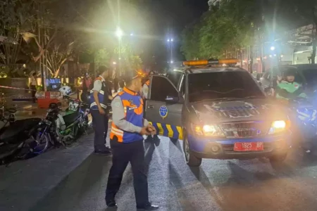 Penataan Parkir di Jalan Tunjungan Surabaya, 13 Jukir Liar Diamankan Petugas Foto BeritaJatim.com
