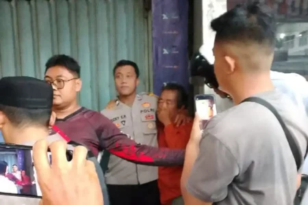 Pensiunan Guru SD di Blitar Belanjakan Uang Palsu ke Pasar Foto BeritaJatim.com