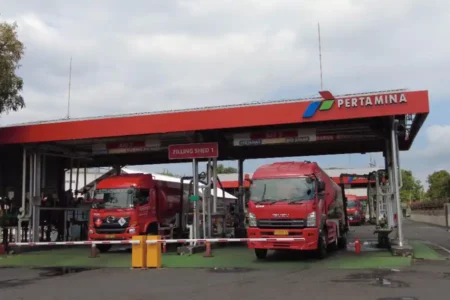 Distribusi BBM Terdampak Penutupan Jalur Gumitir, Pertamina Lakukan Alih Suplai dan Tambah Armada Foto BeritaJatim.com