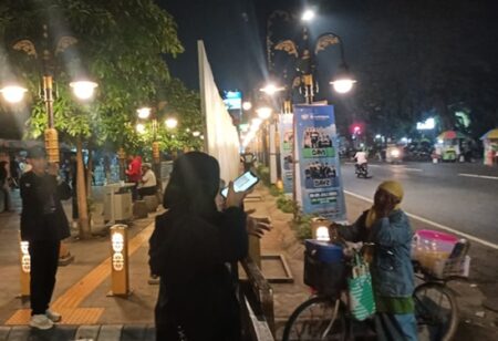 Pelarangan PKL Saat Konser di Stadion Jombang, DPRD Minta Penyelenggara Tak Abaikan Rakyat Kecil Foto BeritaJatim.com