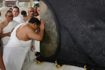 Presiden Prabowo Laksanakan Umroh di Sela Kunjungan Kenegaraan ke Arab Saudi Foto BeritaJatim.com