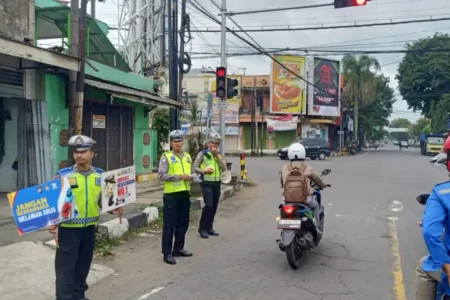 Hari ke-10 Operasi Patuh Semeru, 75 Pelanggar di Malang Kena Tilang Elektronik Foto BeritaJatim.com