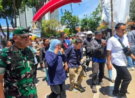 Gubernur Khofifah Terbitkan SE Cegah Gangguan Keamanan dan Ketertiban di Jatim Foto BeritaJatim.com