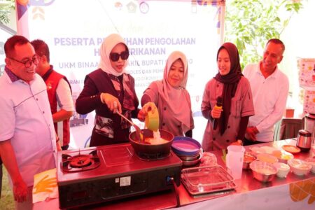 Emak-Emak Sidoarjo Dapat Pelatihan Olahan Lele, Dari Risoles hingga Pempek Foto BeritaJatim.com