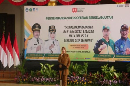 Mak Mimik Semangati Ratusan Guru PJOK: Perbarui Metode, Bentuk Siswa Sehat! Foto BeritaJatim.com