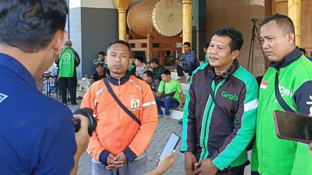 Duka Ojol Bojonegoro: Doa Bersama untuk Affan, Rekan Tewas Terlindas Kendaraan Brimob di Jakarta Foto BeritaJatim.com