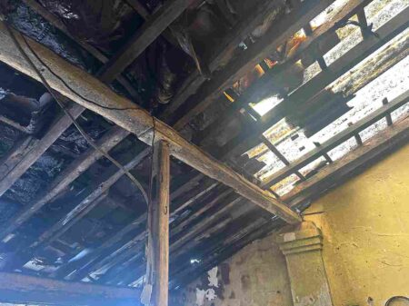 Rumah Warga di Bondowoso Terbakar, Diduga Akibat Bensin Tumpah Tersulut Api Foto BeritaJatim.com