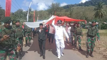 Bendera Merah Putih 80 Meter Berkibar di Desa Kedungbanteng Malang Selatan Foto BeritaJatim.com