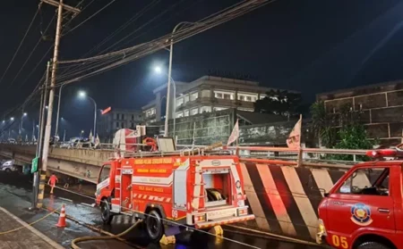 Ada Truk Tangki Terguling di Flyover, Jalur Provinsi Kota Malang – Kabupaten Macet Foto BeritaJatim.com