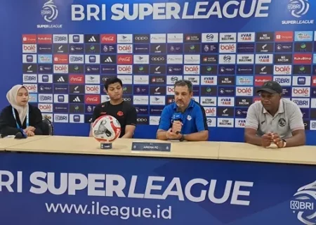 Arema FC Raih Kemenangan Perdana di Super League dengan Skor 4-1 atas PSBS Biak Foto BeritaJatim.com