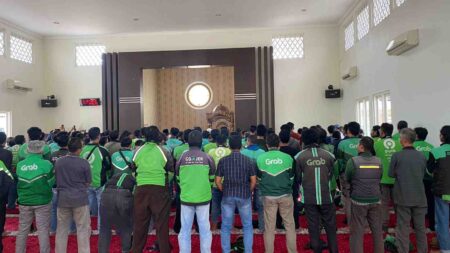 Usai Bentrokan, Ojol Malang Pilih Jalan Damai: Salat Gaib untuk Affan Foto BeritaJatim.com