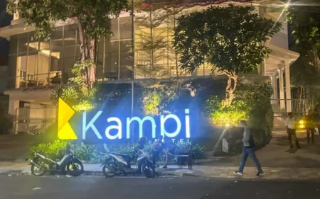 Surabaya Membara: Pertokoan dan Hotel Tutup Imbas Aksi Solidaritas Ojol Foto BeritaJatim.com