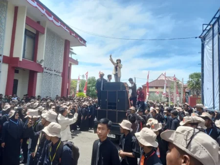 Campak Merebak, Mahasiswa Baru Universitas PGRI Sumenep Gelar Aksi Damai ke Pemkab Foto BeritaJatim.com