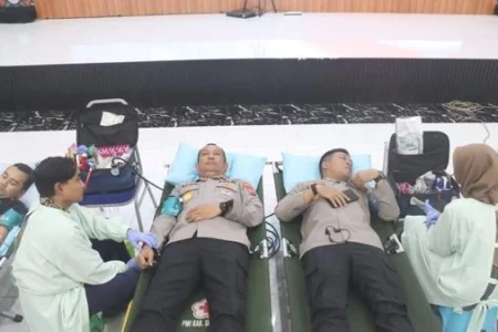 Polwan Polresta Sidoarjo Gelar Donor Darah Sambut HUT ke-77 Foto BeritaJatim.com