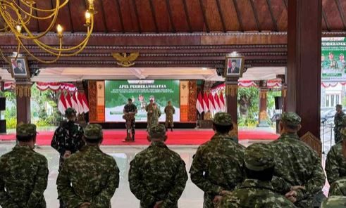 Bupati Mojokerto Lepas 62 Pejabat Ikuti Retreat Bersama Korem 082/CPYJ Foto BeritaJatim.com