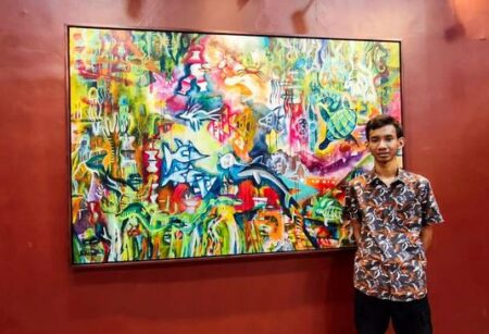Ariel, Seniman Muda Surabaya Gelar Pameran Lukisan Segara Warna Foto BeritaJatim.com