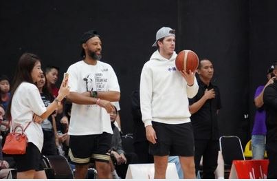 Legenda Basket Lakers Suka Makanan Indonesia dan Keramahan Masyarakat Foto BeritaJatim.com