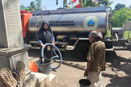 BPBD Bondowoso Salurkan 30 Ribu Liter Air Bersih untuk 445 KK Terdampak Kekeringan Foto BeritaJatim.com