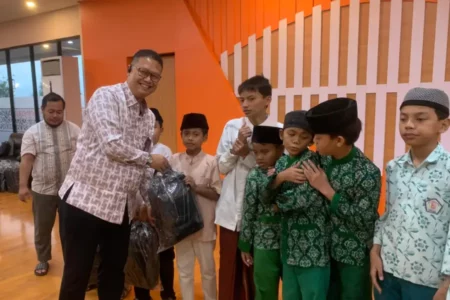 BRI Mojokerto Salurkan 30 Paket Pendidikan untuk Siswa Yatim di HUT ke-80 RI Foto BeritaJatim.com