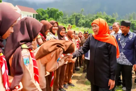 Survei ARCI: Warga Jatim Puas Kinerja Khofifah-Emil Capai 79,5% Foto BeritaJatim.com