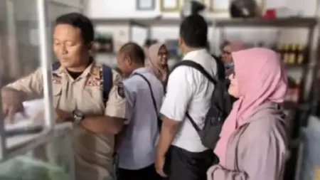 Razia Minol di Probolinggo, Pemkot Tegaskan Hanya 3 Usaha Punya Izin Resmi Foto BeritaJatim.com