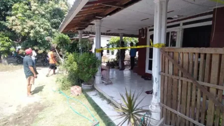 Bocah SD di Wonorejo Pasuruan Tewas Dianiaya Tetangga, Polisi Amankan Pelaku Foto BeritaJatim.com