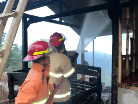 Takar BBM Pertamax di Dekat Tungku, Dapur Warga Nawangan Hangus Terbakar Foto BeritaJatim.com
