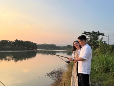 Rizki Aulia dan Beby Tsabina Terpesona Keindahan Alam Pacitan Foto BeritaJatim.com