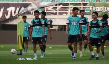 Raih Young Player of The Week, Pelatih Persebaya Puji Kualitas Toni Firmansyah Foto BeritaJatim.com