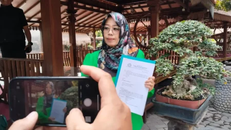 Polres Pasuruan Hentikan Kasus Dugaan Ujaran ITE, Kuasa Hukum Wiwik Tri Haryati Tuding Ada Kejanggalan Foto BeritaJatim.com