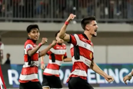 Madura United Gagal Amankan Poin dari Persis Solo Foto BeritaJatim.com
