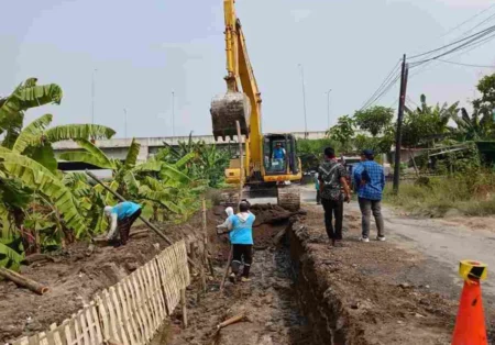Usai Diprotes Warga, Ruas Jalan Banjarsari-Kedanyang Gresik Diperbaiki Foto BeritaJatim.com