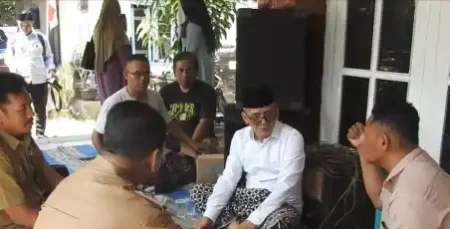 Wabup Pasuruan Takziah ke Keluarga Bocah Korban Pembunuhan di Wonorejo Foto BeritaJatim.com