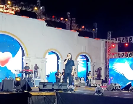 Dewa 19 feat Virzha Sukses Guncang Ponorogo, 13 Lagu Hits Bikin Ribuan Penonton Bernostalgia Foto BeritaJatim.com