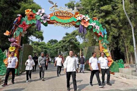 Eri Cahyadi Revitalisasi Taman Harmoni, DPRD Surabaya: Terobosan Baru “Wali Taman” Gandeng Dunia Usaha Foto BeritaJatim.com