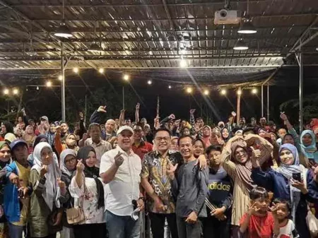 Legislator Golkar Surabaya Salurkan PIP di Warkop untuk Dorong Ekonomi Kerakyatan Foto BeritaJatim.com
