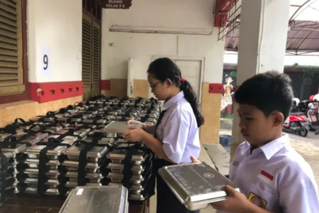 Hari Pertama Program MBG di Kota Blitar, Pengiriman Makanan Terlambat Foto BeritaJatim.com