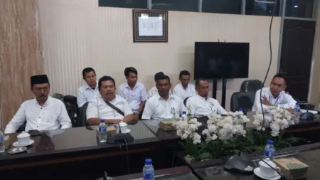 Bertemu DPRD Jember, Sopir Ambulance Desa Tagih Gaji Selama 7 Bulan Foto BeritaJatim.com