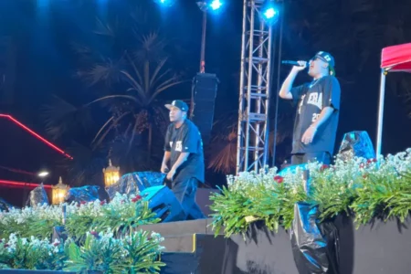 Petjah, NDX AKA Sukses Bikin Warga Jatim Bergoyang di Pesta Rakyat HUT ke-80 Kemerdekaan RI Foto BeritaJatim.com