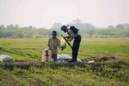 Siswa SPN Polda Jatim Rayakan HUT ke-80 RI dengan Ekspedisi Darat dan Aksi Sosial Foto BeritaJatim.com
