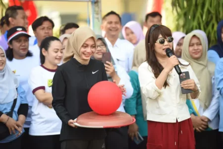 Mbak Wali Seru-seruan Lomba HUT ke-80 RI Bareng ASN Pemkot Kediri Foto BeritaJatim.com