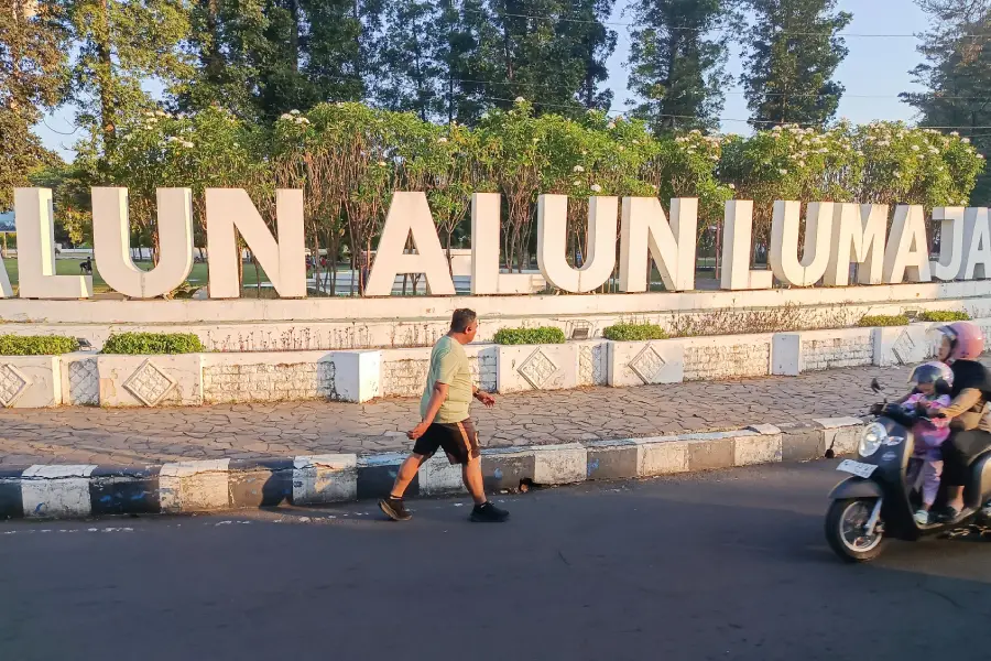 Rehabilitasi Alun-Alun Lumajang Bakal Sedot Rp4,5 M, Ini Sasarannya Foto BeritaJatim.com