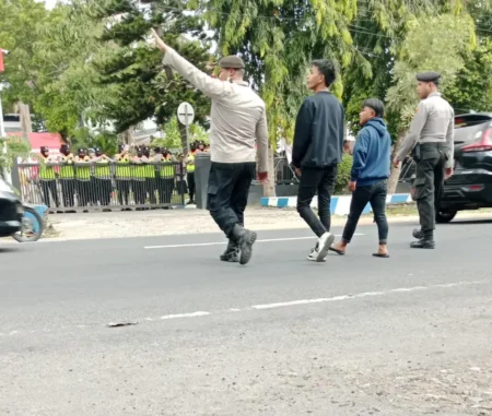 Jelang Aksi di Bondowoso, Polisi Sisir Remaja Nongkrong di Wilayah Unjukrasa Foto BeritaJatim.com