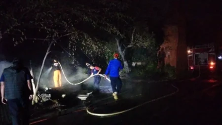 Warung di Jalan Raya Ijen Mojokerto Terbakar Foto BeritaJatim.com
