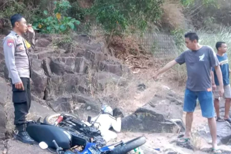 Bayu Aji Ditemukan Tewas Bersama Motornya di Jurang Sungai Grindulu Pacitan Foto BeritaJatim.com