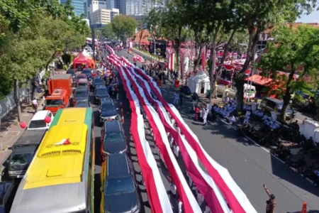 Pemprov Jatim Gelar Upacara HUT ke-80 RI di Grahadi, Pecahkan Dua Rekor Dunia MURI Foto BeritaJatim.com