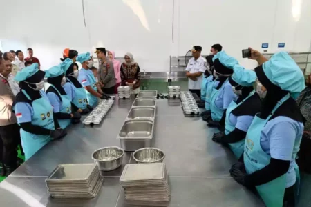 Diresmikan, Dapur Gizi Polres Tulungagung Siap Layani Ribuan Porsi Makan Gratis Setiap Hari Foto BeritaJatim.com