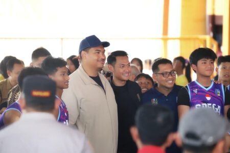 Kunjungan Menpora di Tuban, Beri Peralatan Olahraga ke Klub dan SR Foto BeritaJatim.com