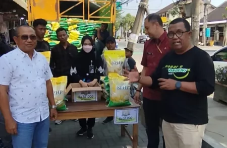 Pemkot Kediri Bersama Bulog Salurkan 5 Ton Beras SPHP Melalui Gerakan Pasar Murah Foto BeritaJatim.com